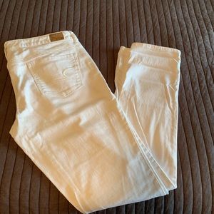White American Eagle Stretch Skinny Jeans